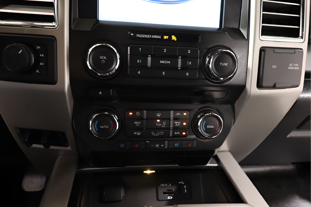 Used 2015 Ford F150 Lariat AWD/4WD image 9