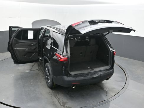 Used 2022 Chevrolet Traverse RS FWD image 42