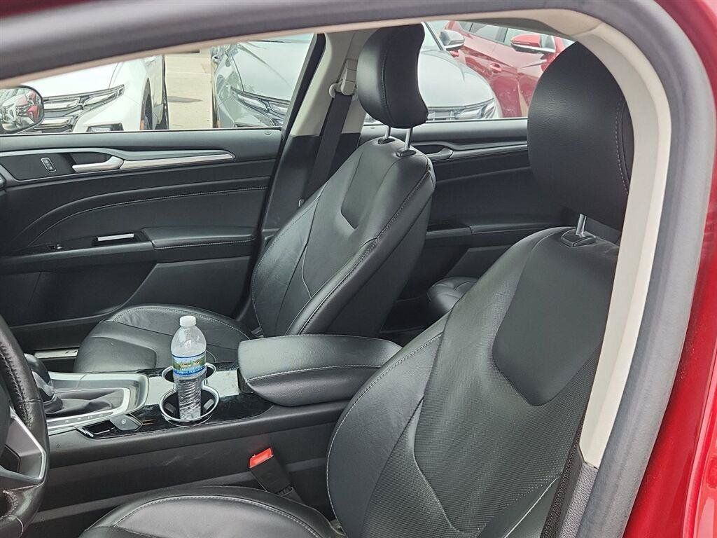 Used 2016 Ford Fusion Titanium FWD image 12