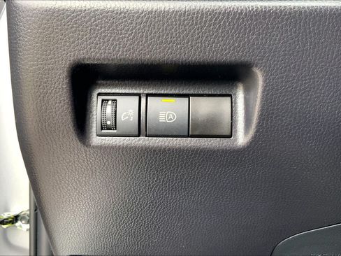 Used 2025 Toyota RAV4 LE FWD image 33