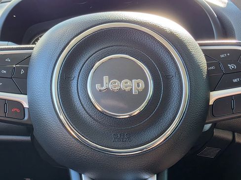 Used 2023 Jeep Renegade Latitude image 27