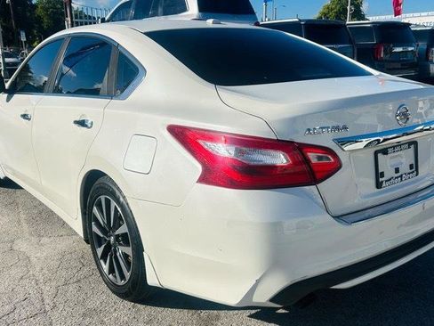 Used 2016 Nissan Altima 2.5 SL w/ 2.5 Technology w/LED Package FWD image 3