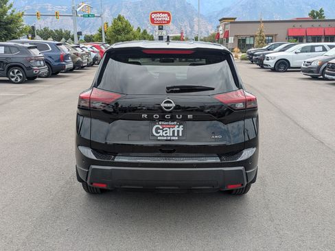 Used 2024 Nissan Rogue S AWD/4WD image 7