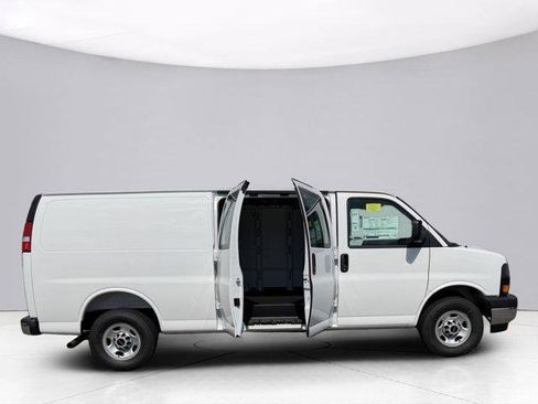 Used 2026 GMC Savana 2500 Extended w/ Driver Convenience Package RWD image 7