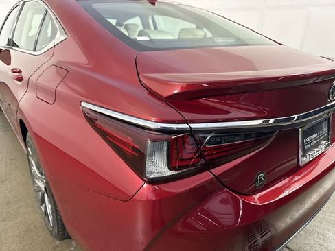 Certified 2025 Lexus ES 300h Ultra Luxury image 33