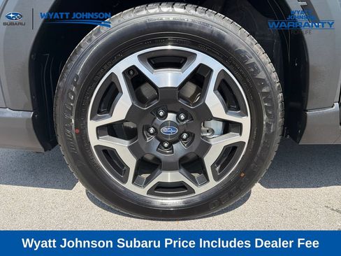 Used 2026 Subaru Outback Touring AWD/4WD image 3