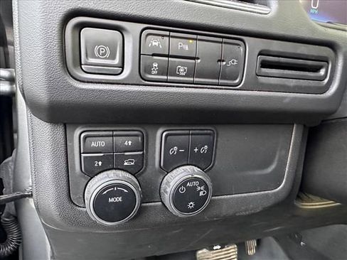 Used 2022 Chevrolet Tahoe LT w/ Luxury Package image 25