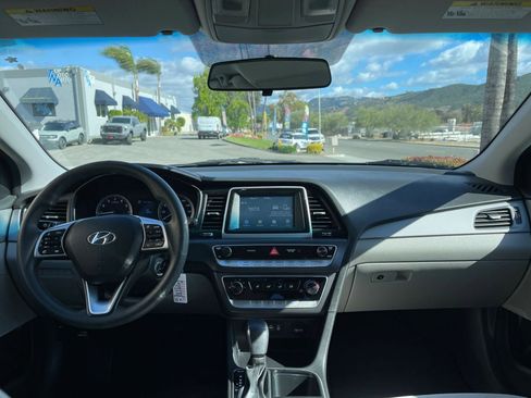 Used 2019 Hyundai Sonata SE w/ Cargo Package FWD image 12