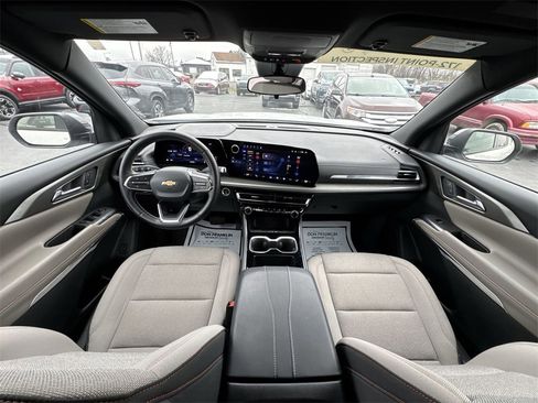 Used 2025 Chevrolet Traverse LT image 21