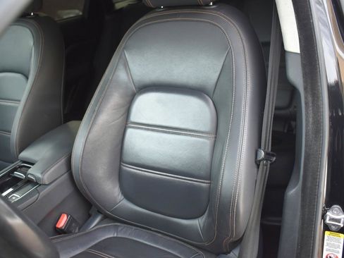 Used 2019 Jaguar F-PACE Prestige image 33