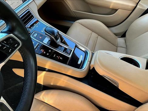 Used 2019 Porsche Panamera RWD image 17