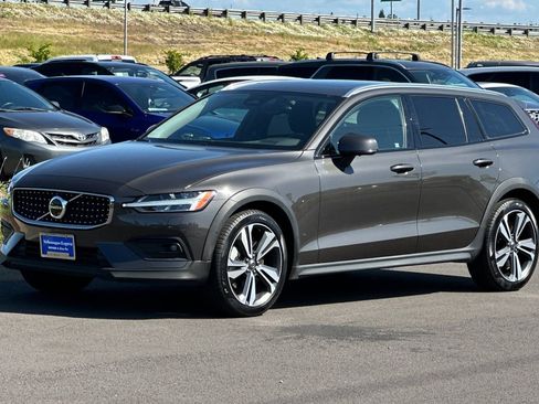 Used 2025 Volvo V60 B5 Cross Country Plus AWD/4WD image 7
