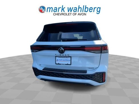 Used 2025 Volkswagen Tiguan SE R-Line AWD/4WD image 7