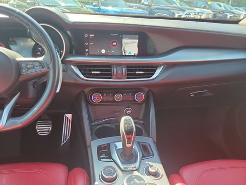 Used 2022 Alfa Romeo Stelvio Veloce AWD/4WD image 25