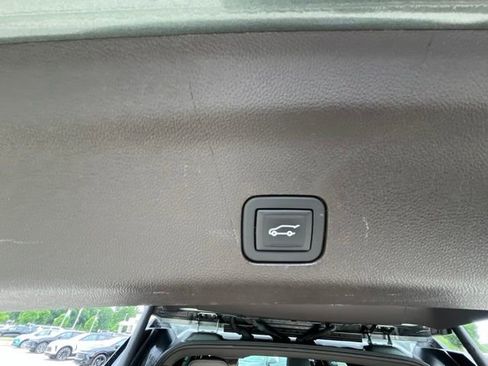 Used 2023 Chevrolet Tahoe Z71 w/ Z71 Off-Road Package AWD/4WD image 9