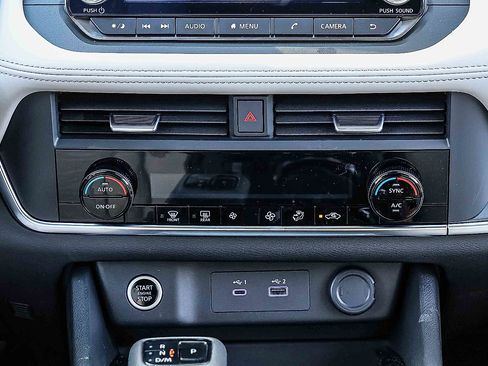 Used 2023 Nissan Rogue SV image 13