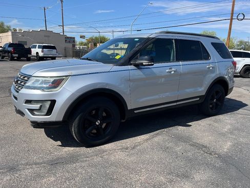 Used 2016 Ford Explorer XLT AWD/4WD image 10
