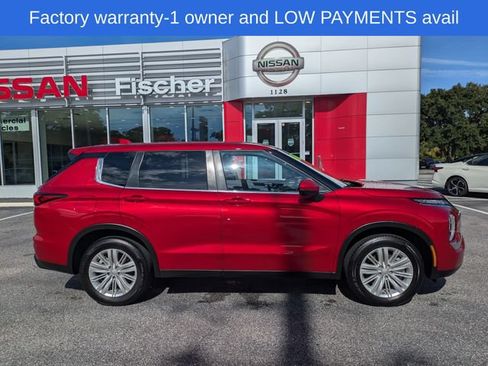 Used 2024 Mitsubishi Outlander ES FWD image 3