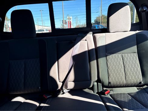 Used 2024 Nissan Titan SV w/ SV Convenience Package image 19