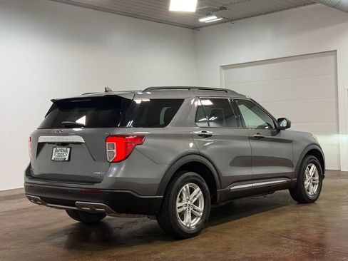 Used 2023 Ford Explorer XLT AWD/4WD image 24