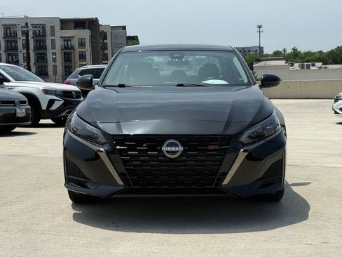 Used 2025 Nissan Altima 2.5 SR FWD image 3