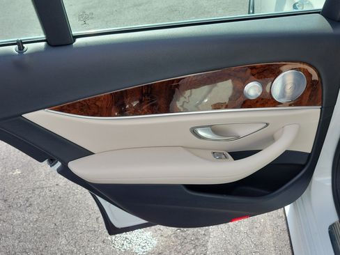 Used 2018 Mercedes-Benz E 300 image 9