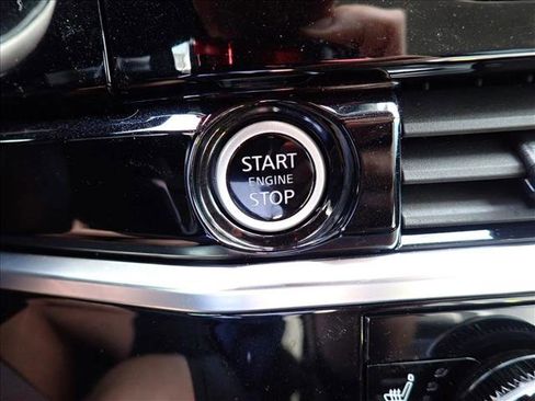 Used 2023 Nissan Pathfinder SL AWD/4WD image 23