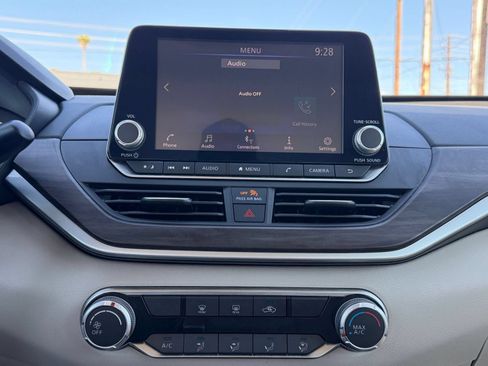 Used 2025 Nissan Altima 2.5 SV FWD image 17