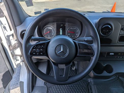 Used 2024 Mercedes-Benz Sprinter 2500 image 17