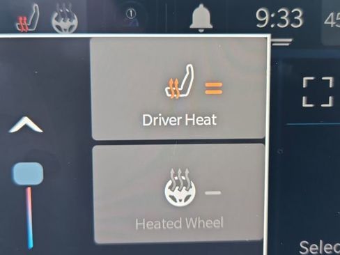 Used 2024 Chrysler Voyager LX image 44