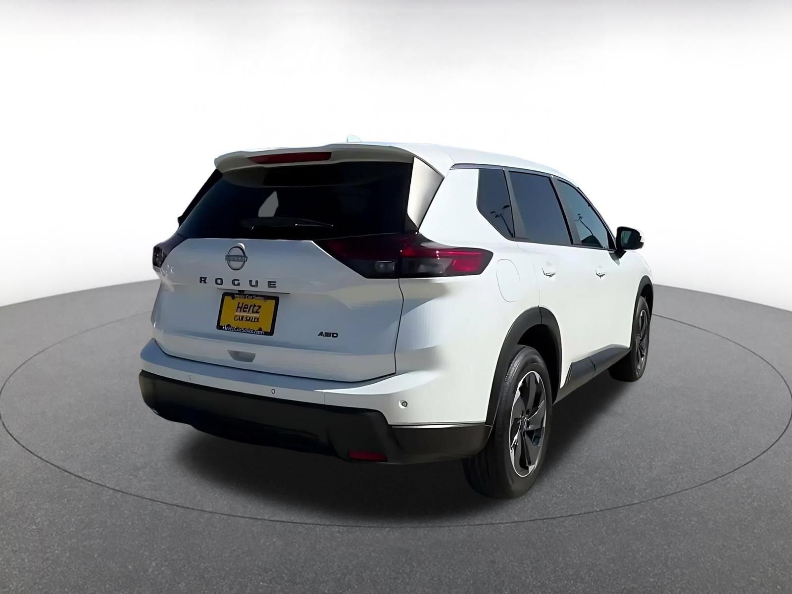 Used 2025 Nissan Rogue SV AWD/4WD image 14
