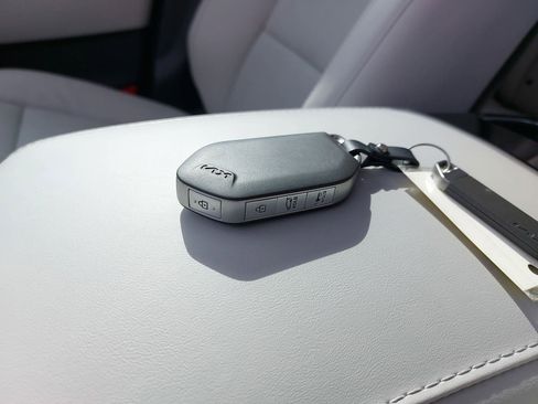 Used 2025 Kia Telluride EX w/ EX Captain's Chair Package image 38