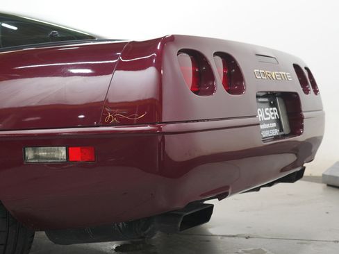Used 1993 Chevrolet Corvette Coupe RWD image 13