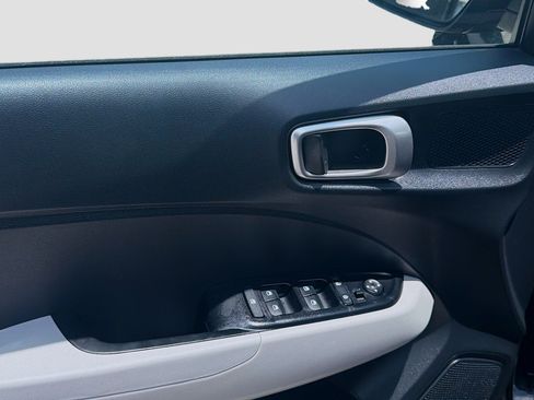 Used 2024 Hyundai Venue SEL FWD image 14