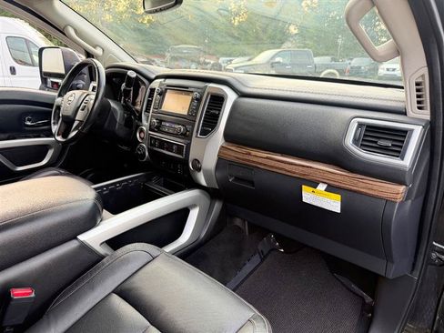 Used 2016 Nissan Titan SL AWD/4WD image 16