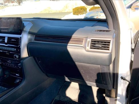 Used 2022 Lexus GX 460 Premium w/ Premium Package image 19