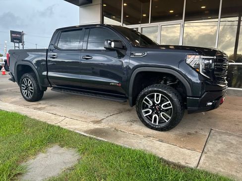 Used 2023 GMC Sierra 1500 AT4 w/ AT4 Premium Package AWD/4WD image 2