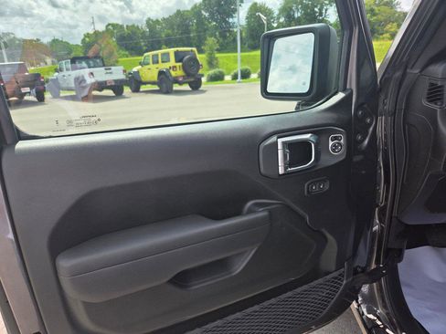 New 2025 Jeep Gladiator Sport S image 10