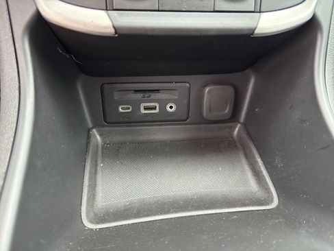 Used 2024 GMC Terrain SLT AWD/4WD image 19