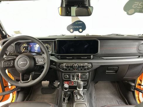 Used 2025 Jeep Wrangler Rubicon w/ Safety Group AWD/4WD image 20