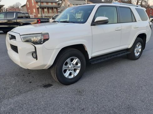 Used 2016 Toyota 4Runner SR5 image 1