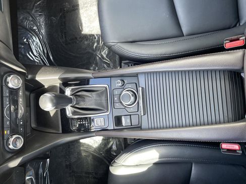 Used 2018 MAZDA MAZDA3 Touring image 18