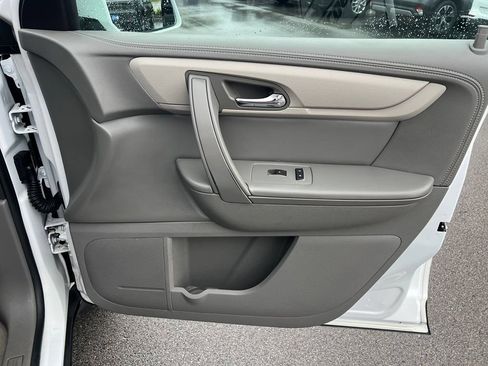 Used 2017 Chevrolet Traverse LT w/ Style and Technology Package AWD/4WD image 32