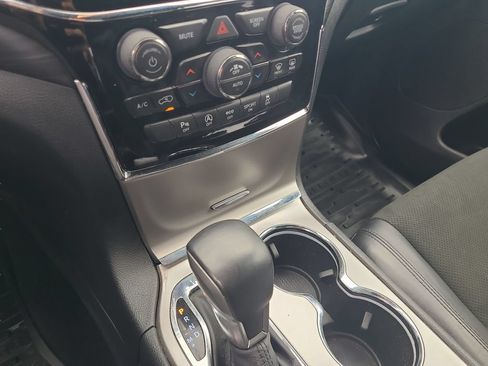 Used 2019 Jeep Grand Cherokee Altitude AWD/4WD image 15