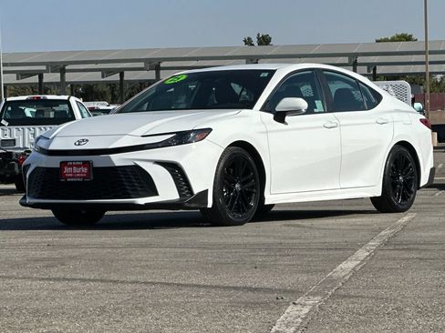 Used 2025 Toyota Camry SE FWD image 7
