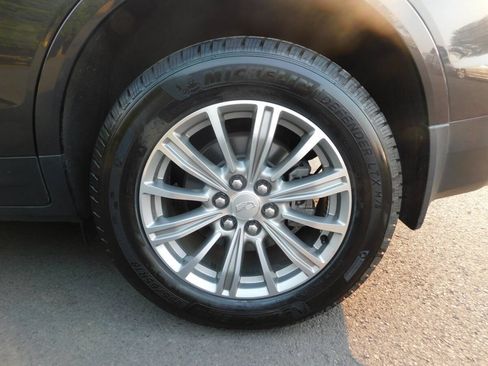 Used 2017 Cadillac XT5 Luxury w/ Driver Awareness Package AWD/4WD image 27