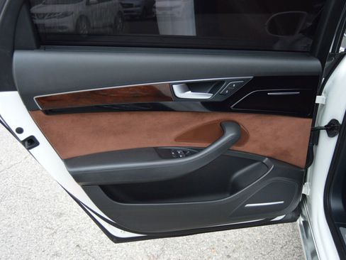 Used 2011 Audi A8 L 4.2 image 12