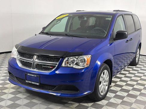 Used 2019 Dodge Grand Caravan SE w/ UConnect Hands-Free Group image 10