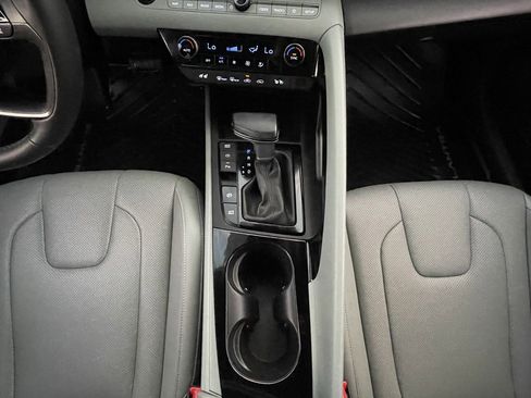 Used 2024 Hyundai Elantra Limited image 19