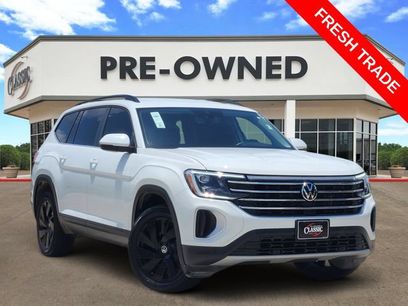 Used 2024 Volkswagen Atlas SE w/ Black Wheel Package